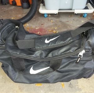 Large nike duffle bag